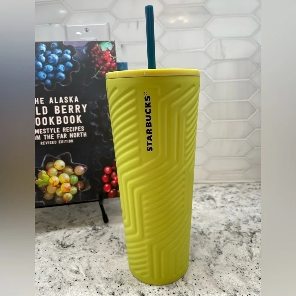 Starbucks 2024 Lime Green Geometric Stainless Steel Cold Cup. NWT.It’s a beauty!